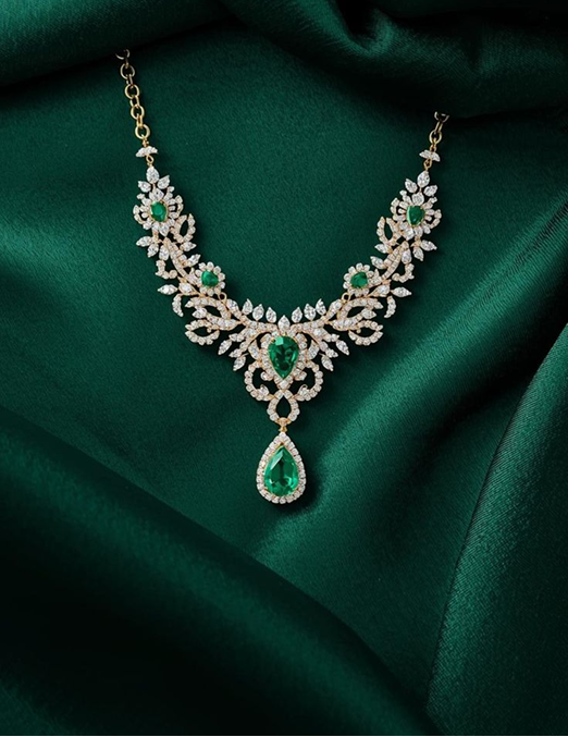 Majestic Emerald Leaf Garland Choker